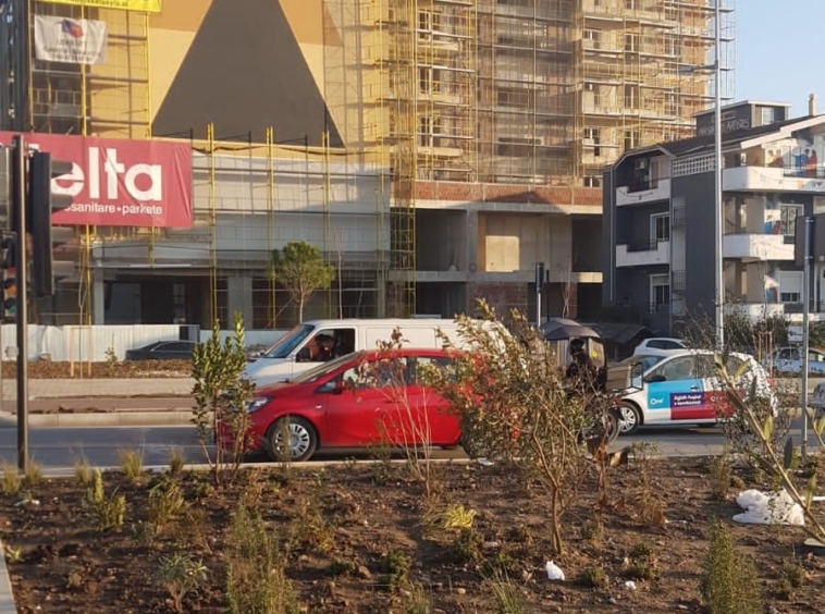 AMBIENT BIZNESI NE SHITJE, DOGANA.