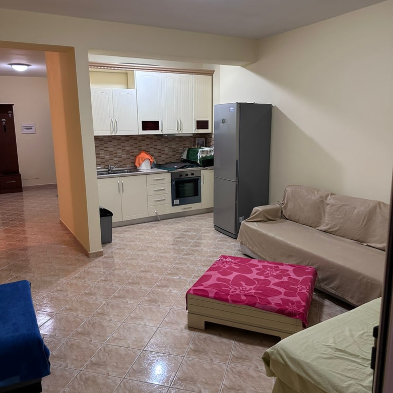 OKAZION Shitet Apartament 1+1 ne Vlore, Skele bulevardi kryesor.
