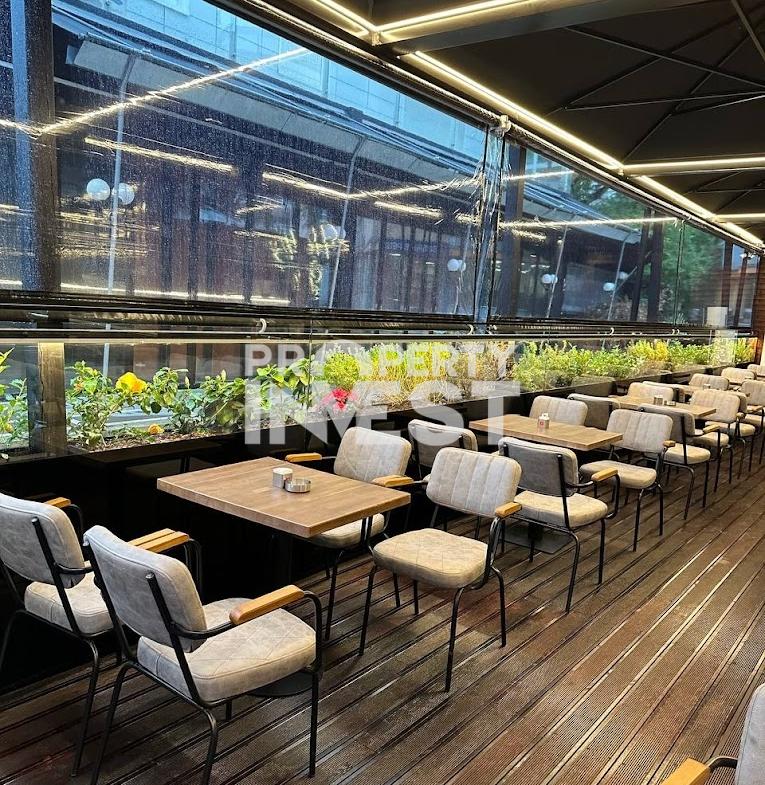 Jepet me qera bar-restorant perballe fakultetit ekonomik.