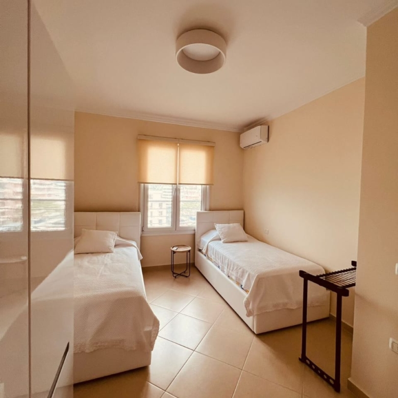 Shitet apartament 2+1+2 Lungomare, Vlore. thumbnail 4