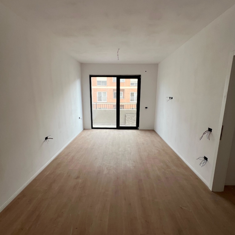 Shitet apartament 1+1 tek Liqeni i Thate, Radissoni