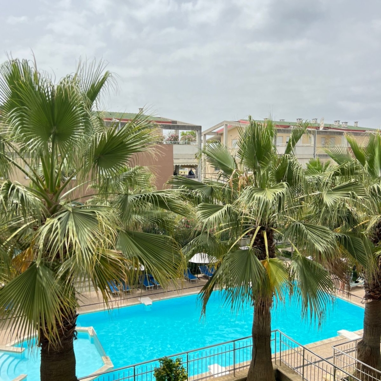 SUPER APARTAMENT 3+1+2 ME QERA, TOUCH OF SUN.