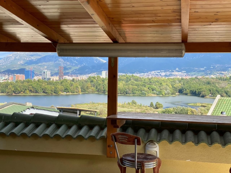 SUPER PENTHOUSE ME QERA, LIQENI I THATE.