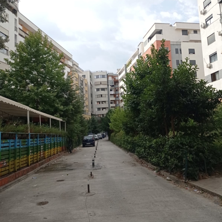 Ambient Biznesi me Qira – 65 m² + Verandë në Rrugën Teodor Keko