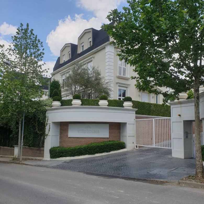 VILE NE SHITJE, WHITE HOUSES.