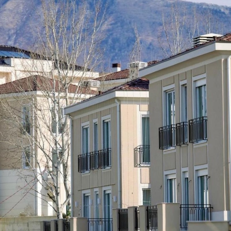 Shitet super vile Rezidenca Collina Verde, prane Teg.