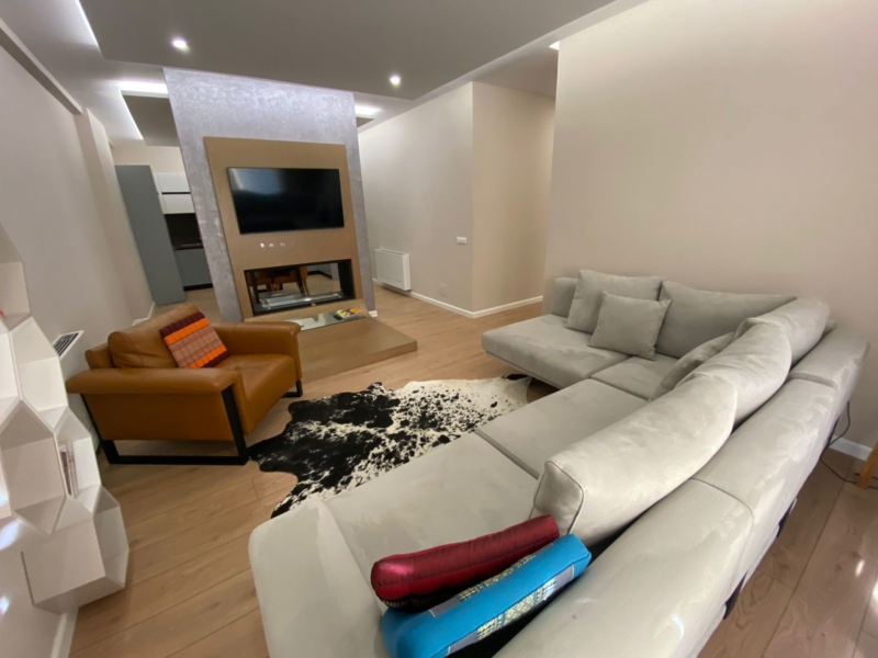 Jepet me qira apartament 3+1+2+Dhome Garderobe ,rruga “Mysym Shyri”
