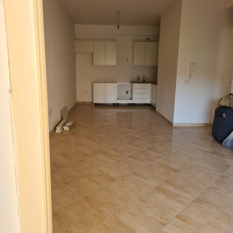 Shitet apartament 2+1+2, Lungomare, Vlore.
