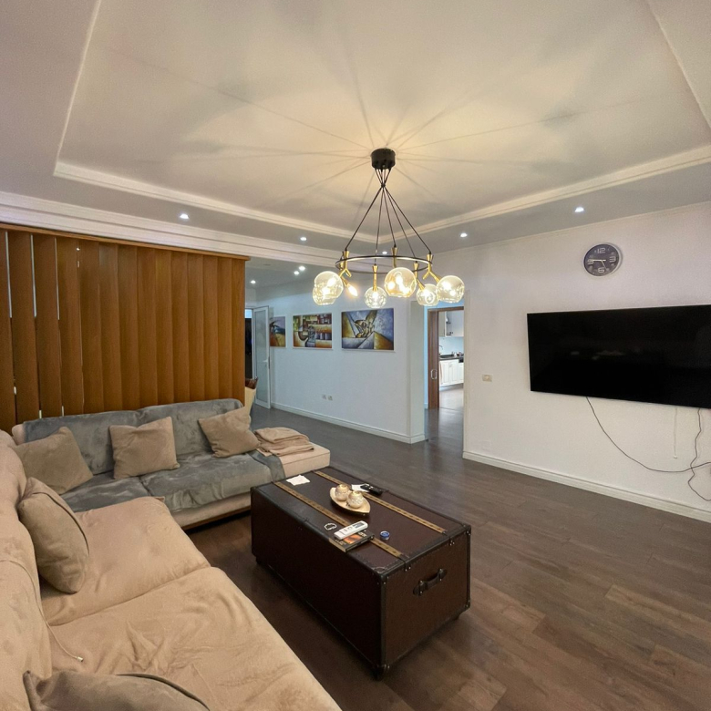 SHITET APARTAMENT TEK KOMUNA PARISIT PRANE QENDRES KRISTAL