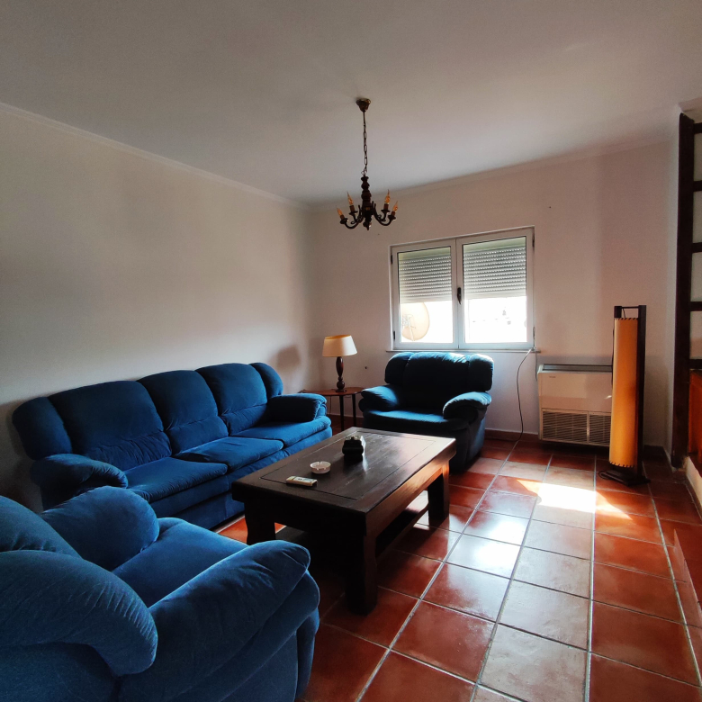 Jepet me qera apartament 3+1+2+verande ,i përshtatshëm dhe për zyra