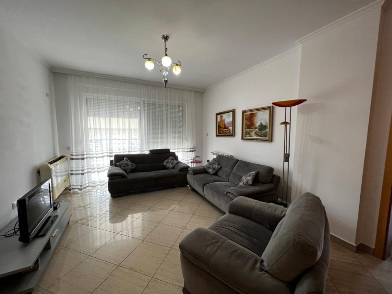 Jepet me qira apartament modern 2+1+2 pranë Juridikut!