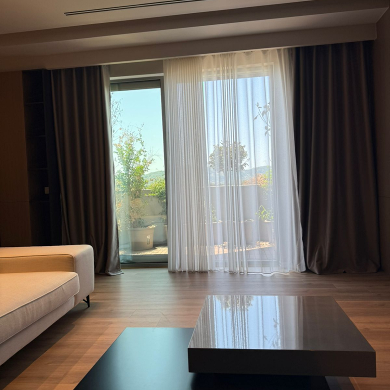 Jepet me qera super apartament 3+1+2+2 poste parkimi Rezidenca Lion Park, Rruga Elbasanit.