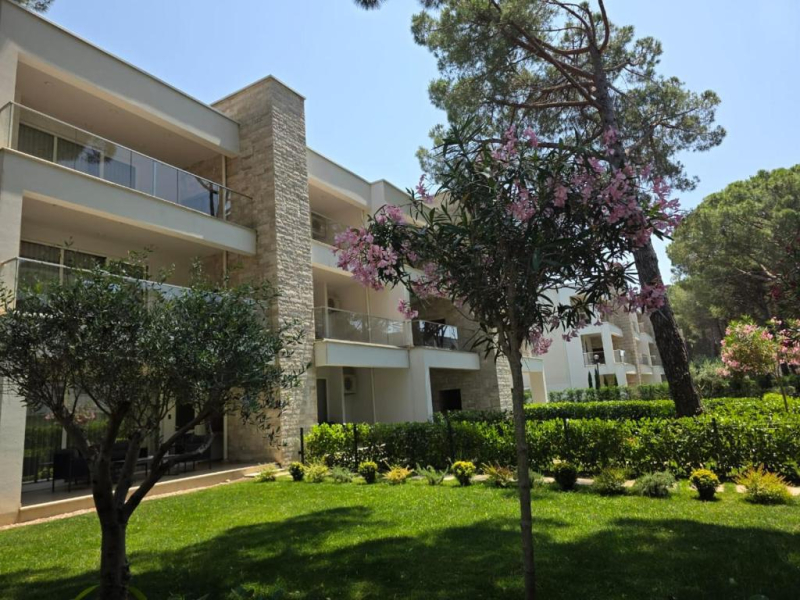 Shitet Apartament 2+1+oborr privat – Gjiri i Lalëzit ,San Pietro Resort