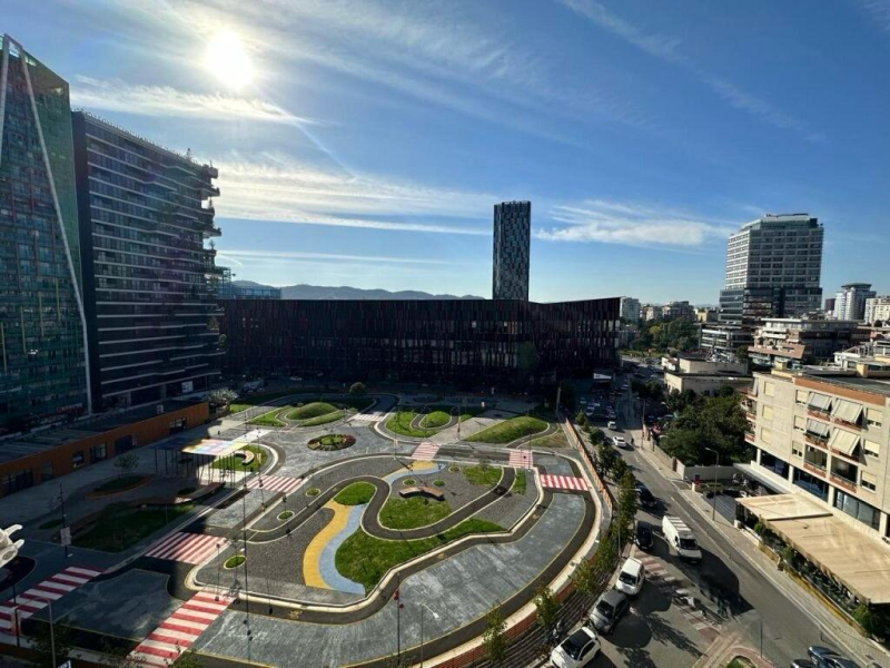 Shitet Apartament 2+1 prane Stadiumi Air Albania, rruga Elbasanit, Ambasada Amerikane