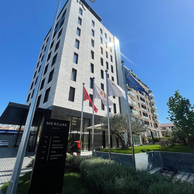 Shitet Apartament 3+1+Parkim Casa Italia, Mercure Hotel perball Tirana Entry