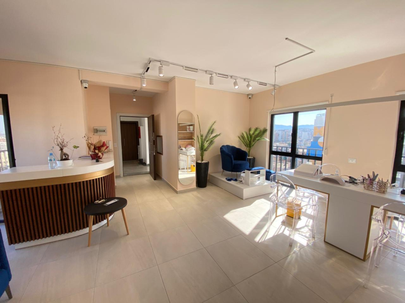 Shitet apartament 3+1+2 Rruga e Dibres perball Restorant Durresi