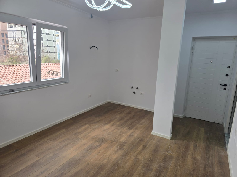 Shitet Apartament 1+1 Shkolla e Kuqe thumbnail 3