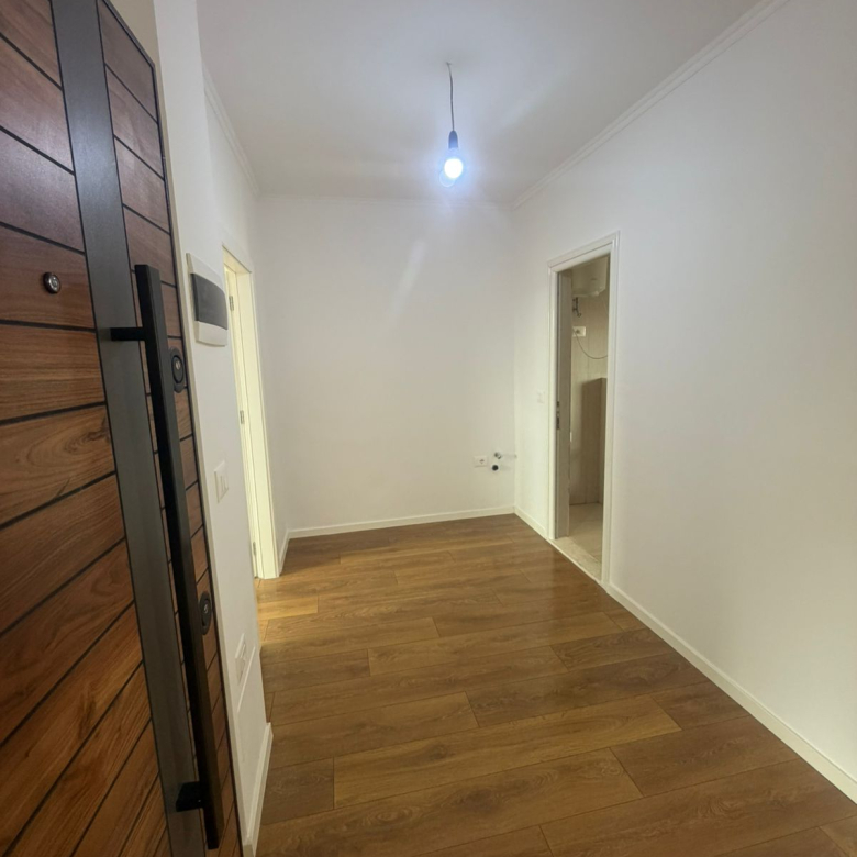 Shitet Apartament 1+1 Porcelan pas UET thumbnail 4