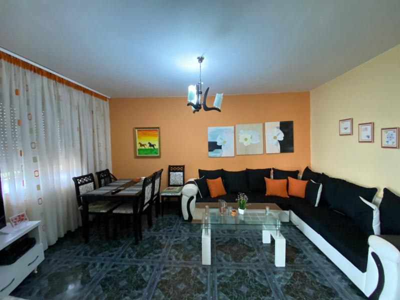 Jepet me qira apartament 2+1 perball Delijorgjit, prane Pallatit me Shigjeta