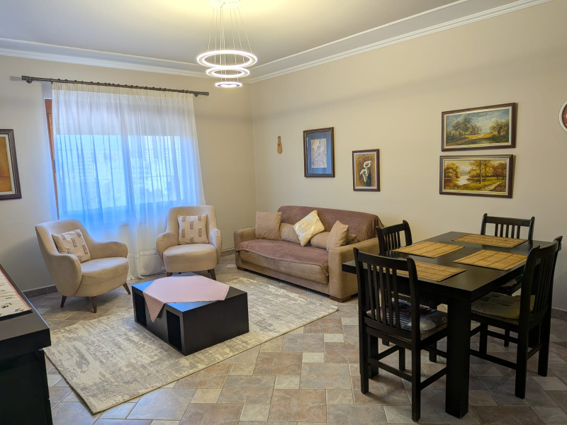 Jepet me Qera Apartament 1+1 shkolla e Baletit
