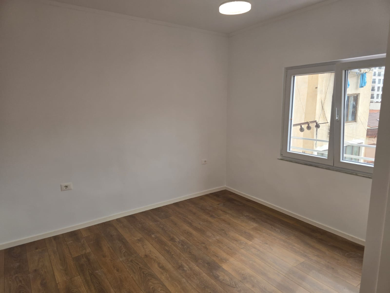Shitet Apartament 1+1 Shkolla e Kuqe thumbnail 2