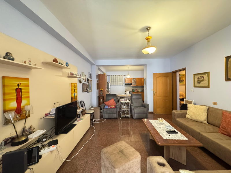 jepet me qera apartament 2+1+2 prane Vesa Center,Bllok,Rruga Abdyl Frasheri