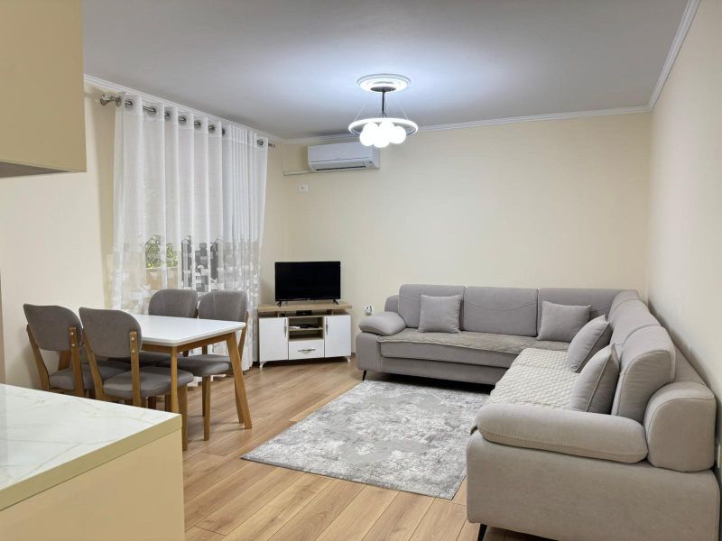 Shitet apartament 1+1 Rruge e Elbasanit, Ambasada Amerikane shkolla Osman Myderizi