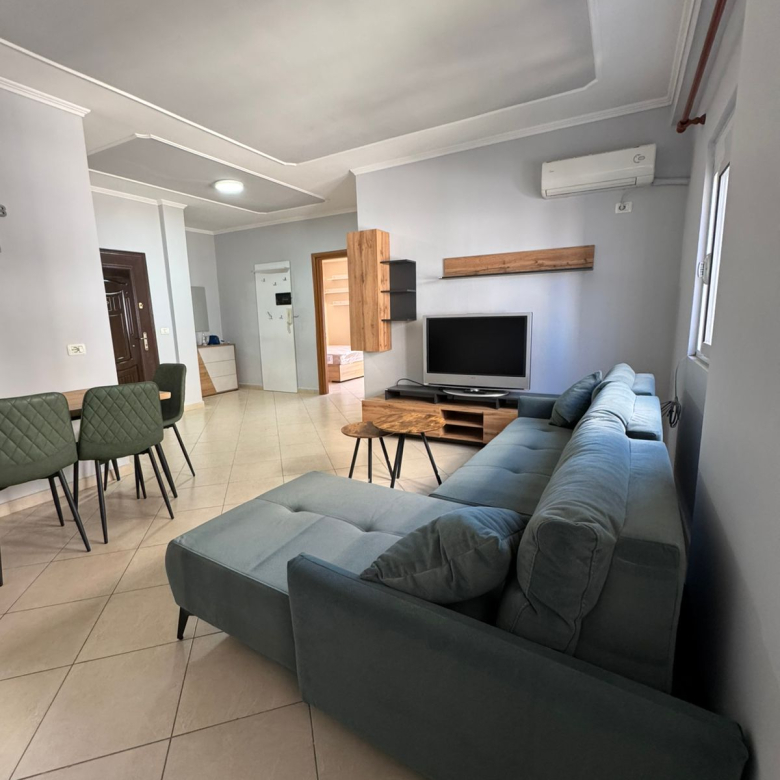 Jepet me Qera Apartament 2+1 Riza Cerova, Shkolla e Kuqe, Partizani