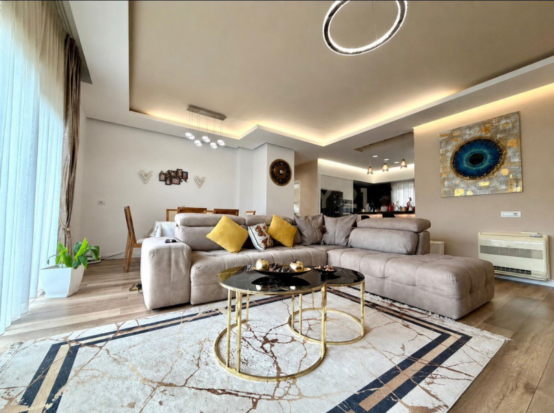 Shitet super Apartament 2+1+2 tek Liqeni i Thate