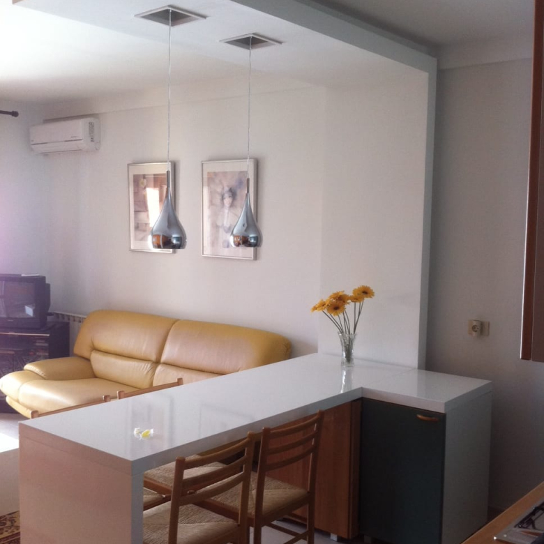 Jepet me Qera Apartament 1+1 21 dhjetori, pas Garden Building