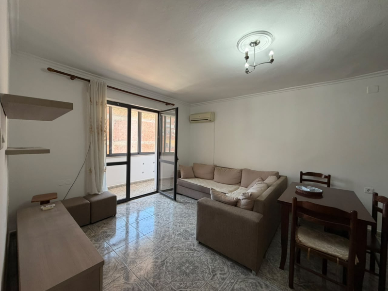 Shitet Apartament 1+1 kryqezimi i Burgut, brenda unazes shkolla 7 Marsi